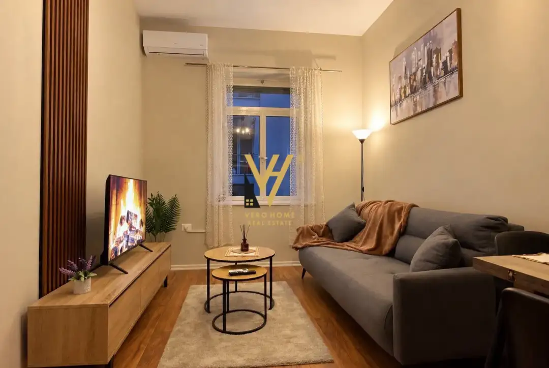 Soggiorno, appartamento 1+1 in affitto a Blloku, Tirana, 50 m²