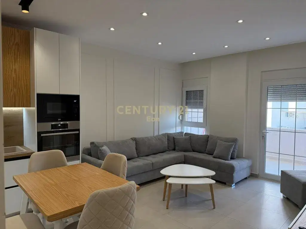Wohnzimmer, Wohnung 1+1 zu verkaufen in Golem, 66 m²