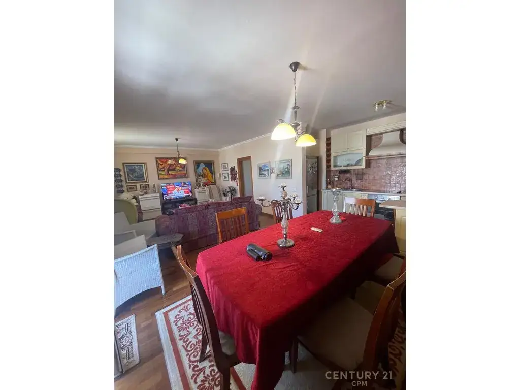 Dhoma e ndenjes, apartament 3+1+2 në shitje në Kodra e Diellit, Tiranë, 135 m²