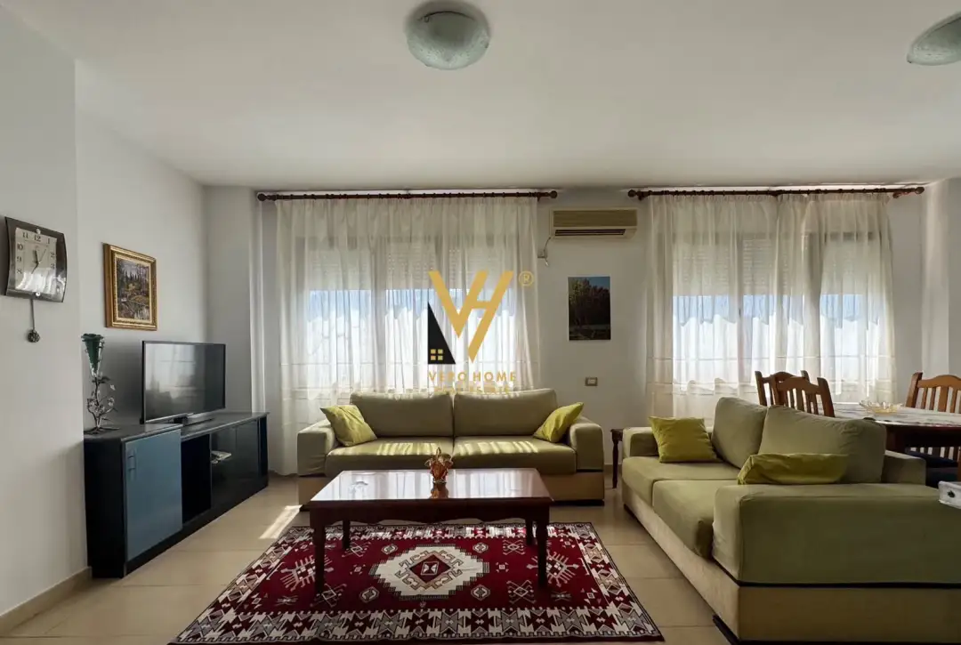 Soggiorno, appartamento 2+1 in affitto a Rruga e Durrësit, Tirana, 90 m²