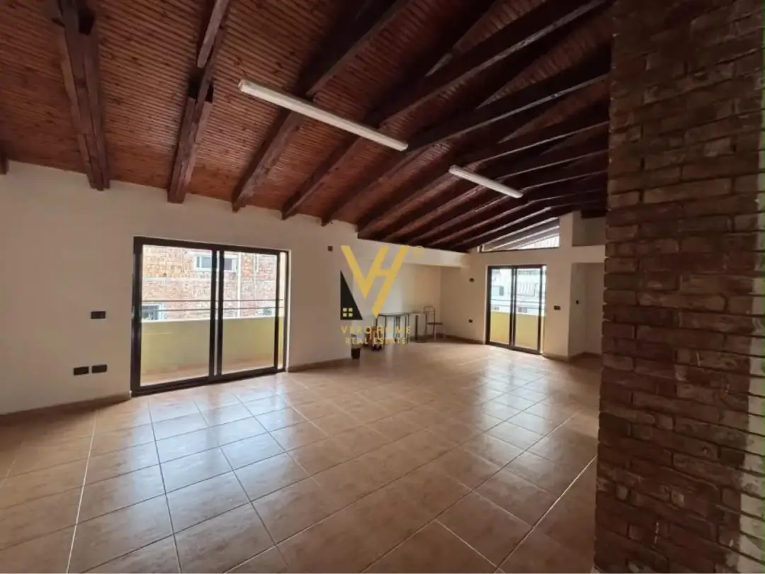 Pamje e jashtme, zyrë 110 m² me qira në Blloku, Tiranë
