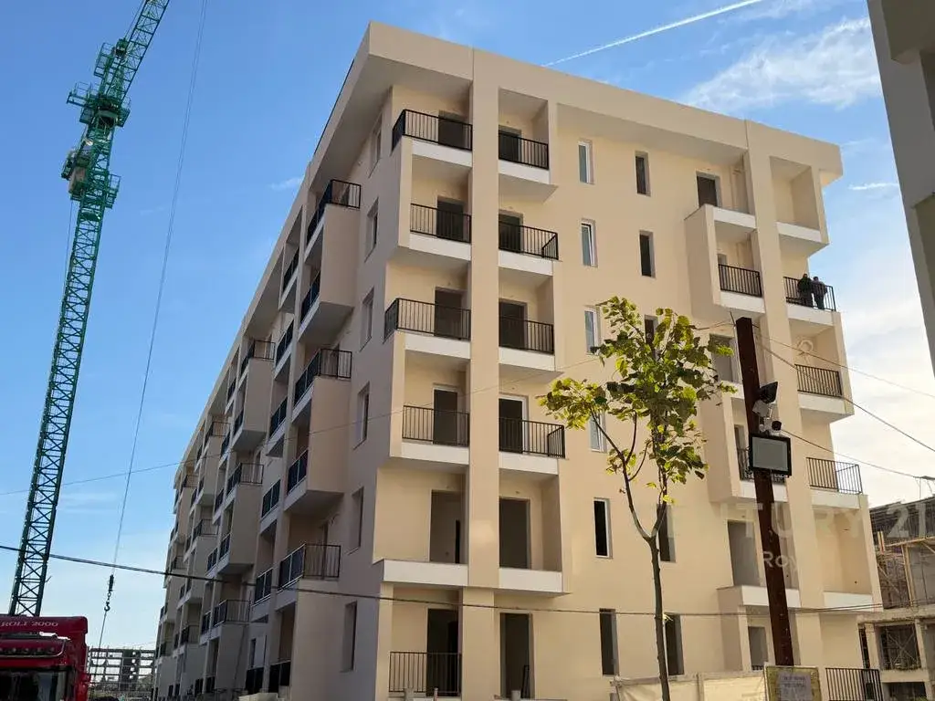 Wohnzimmer, Einzimmerwohnung zu verkaufen in Golem, 43 m²