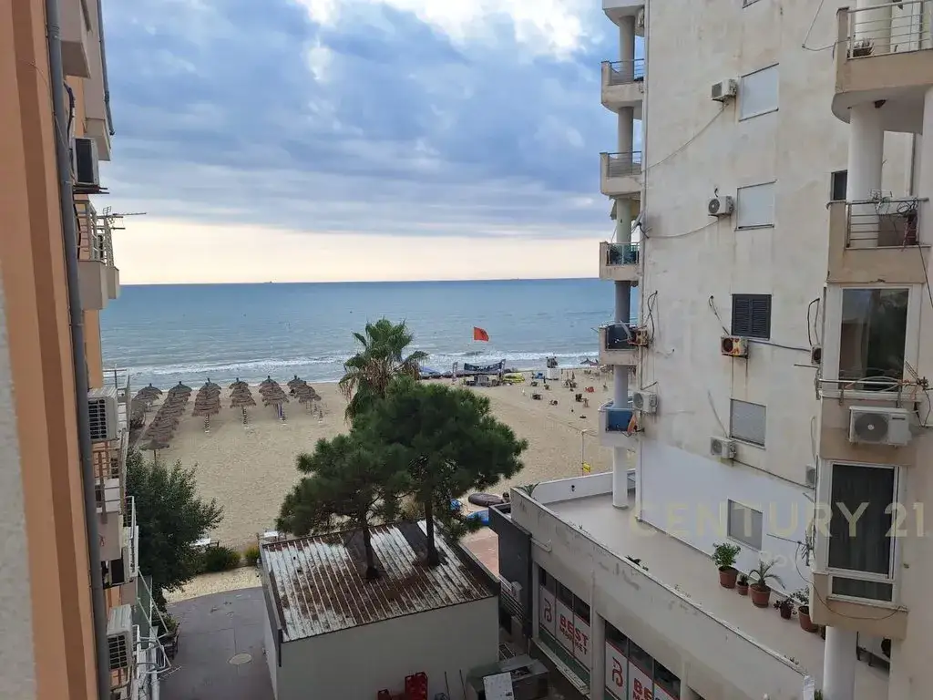 Soggiorno, appartamento 1+1 in vendita a Shkëmbi i Kavajës, Durazzo, 62 m²