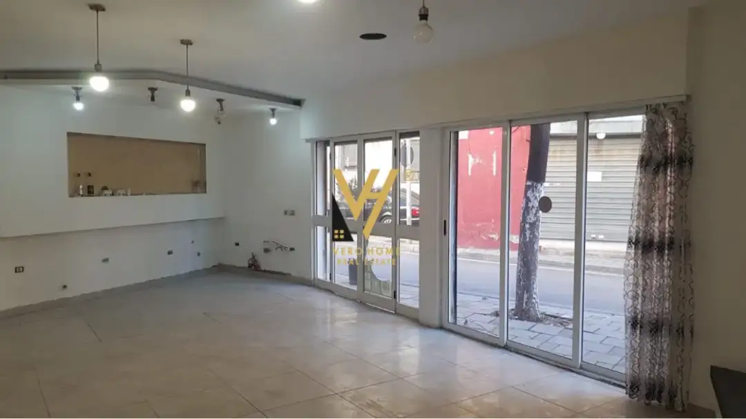 Pamje e jashtme, dyqan 69 m² me qira në Tiranë