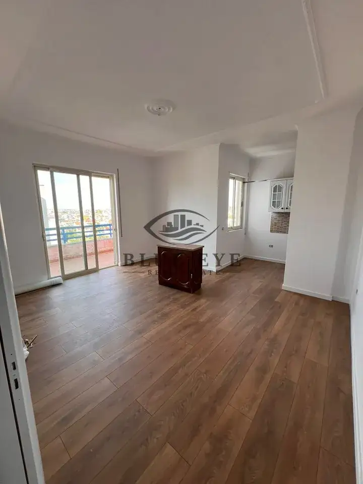 Ballkoni, apartament 1+1 në shitje në Plazh, Durrës, 75 m²