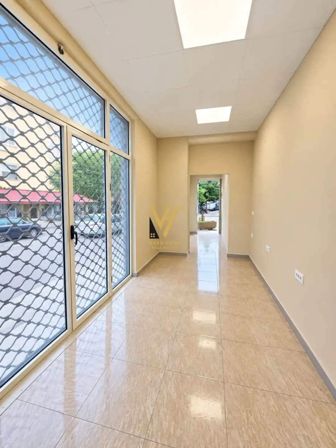 Esterno, negozio 30 m² in affitto a Porcelan, Tirana