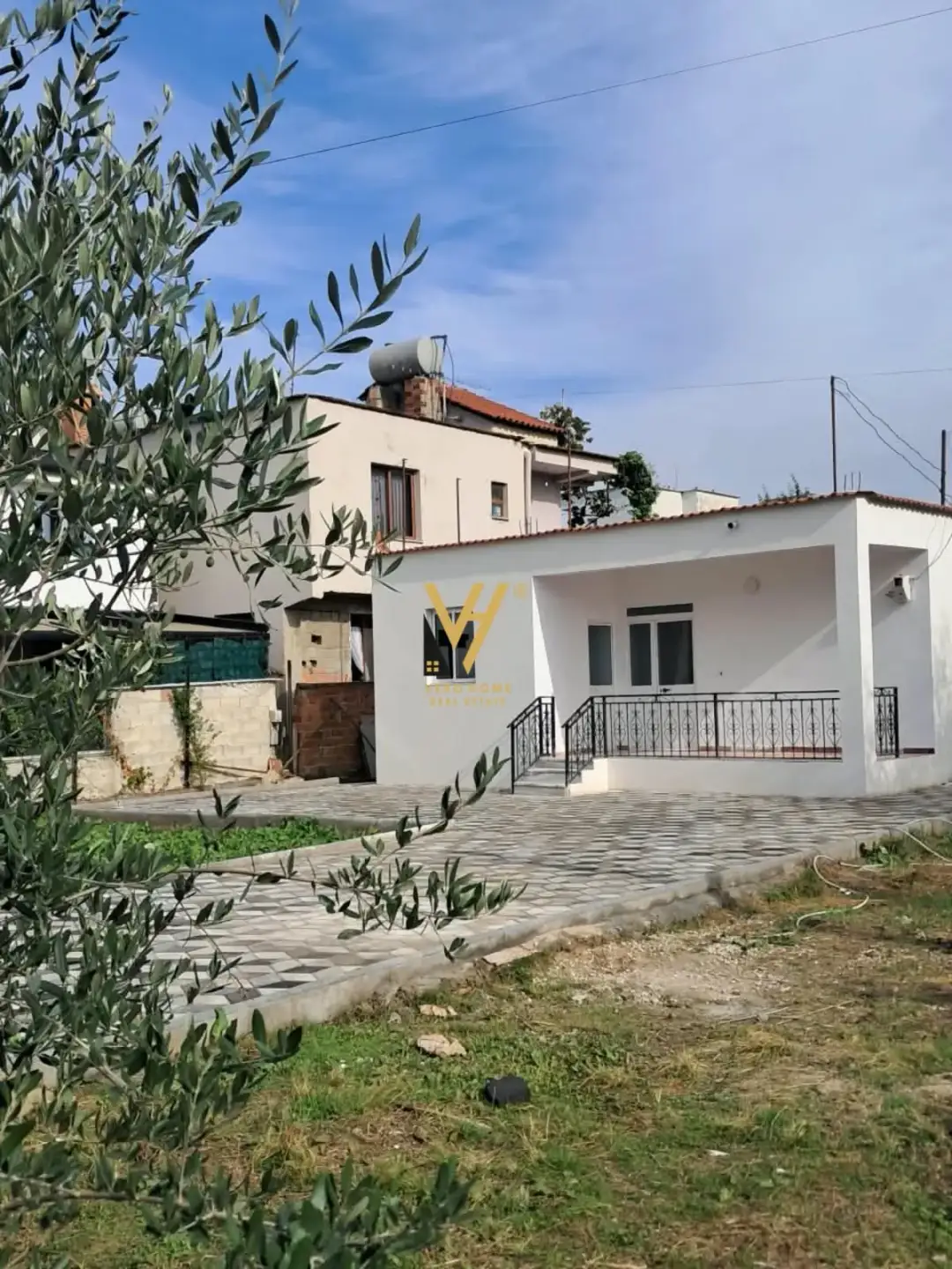Σαλόνι, μονοκατοικία 2+1 προς ενοικίαση στην περιοχή Sauk, Τίρανα, 600 m²