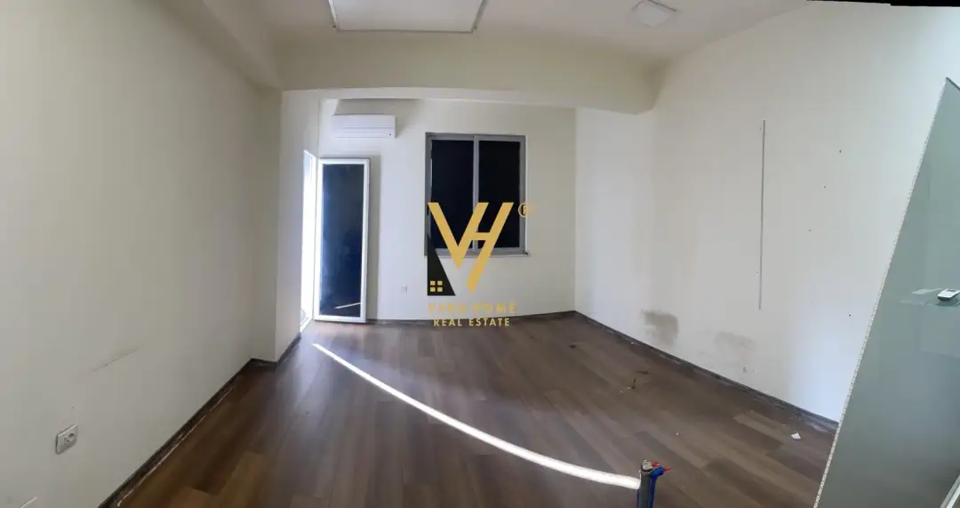 Extérieur, bureau 96 m² à louer à Rruga e Kavajës, Tirana