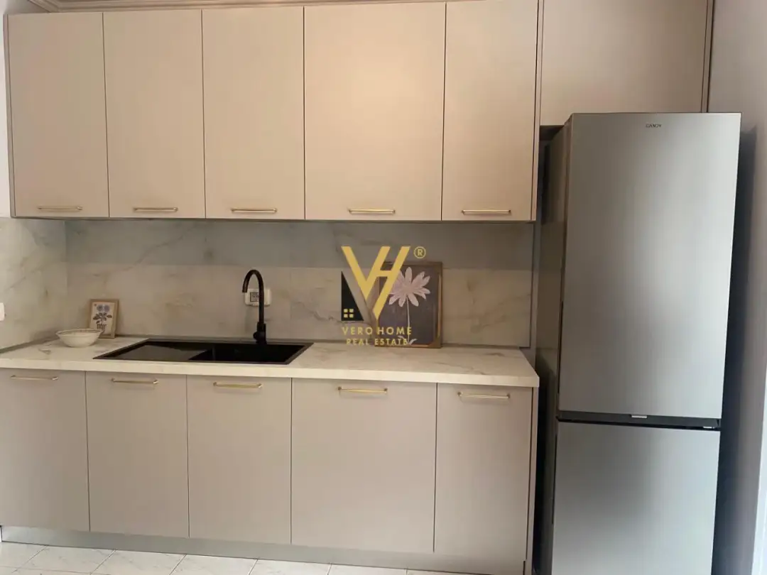 Soggiorno, appartamento 2+1+2 in affitto a Rruga e Kavajës, Tirana, 80 m²