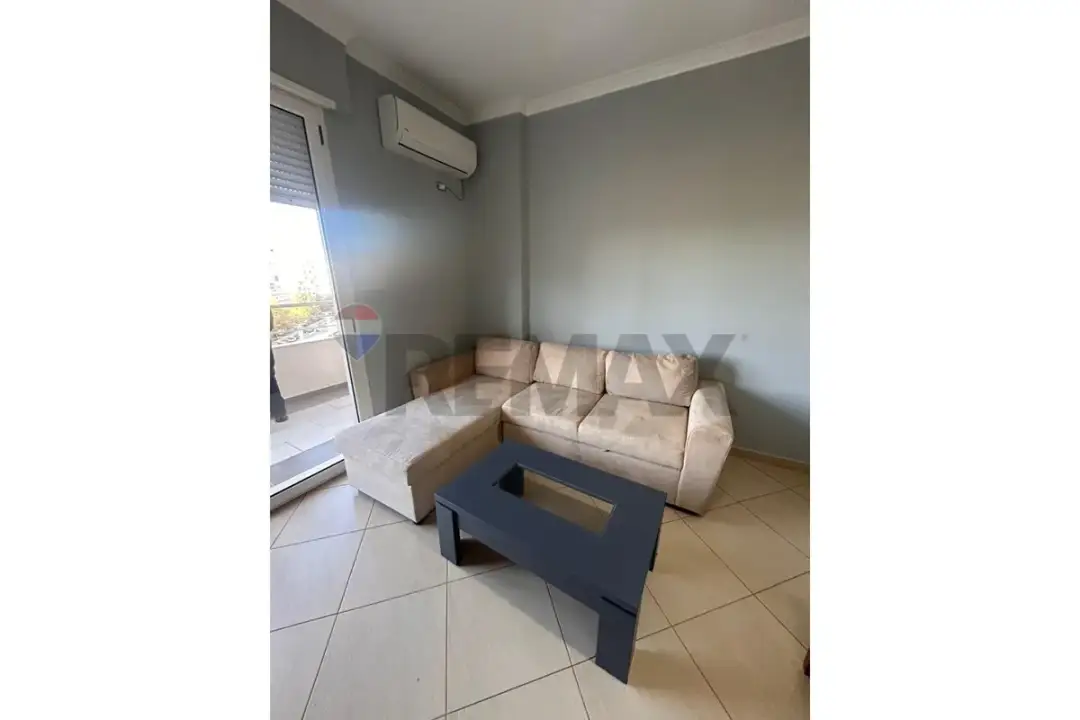 Soggiorno, appartamento 2+1 in affitto a Valona, 85 m²