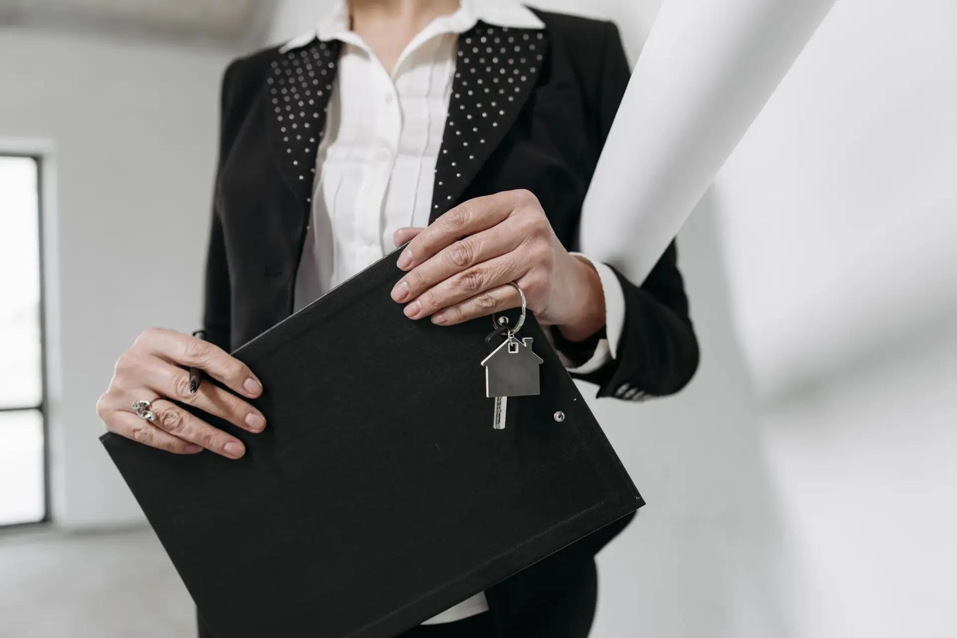 Estate agents: only 4 in 10 fully formalised. How to check your agent before you sign