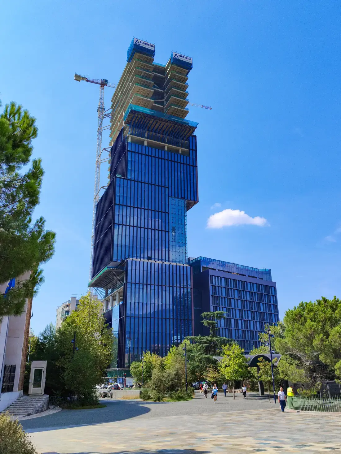 Kulla Eyes of Tirana gjatë ndërtimit, shtator 2024