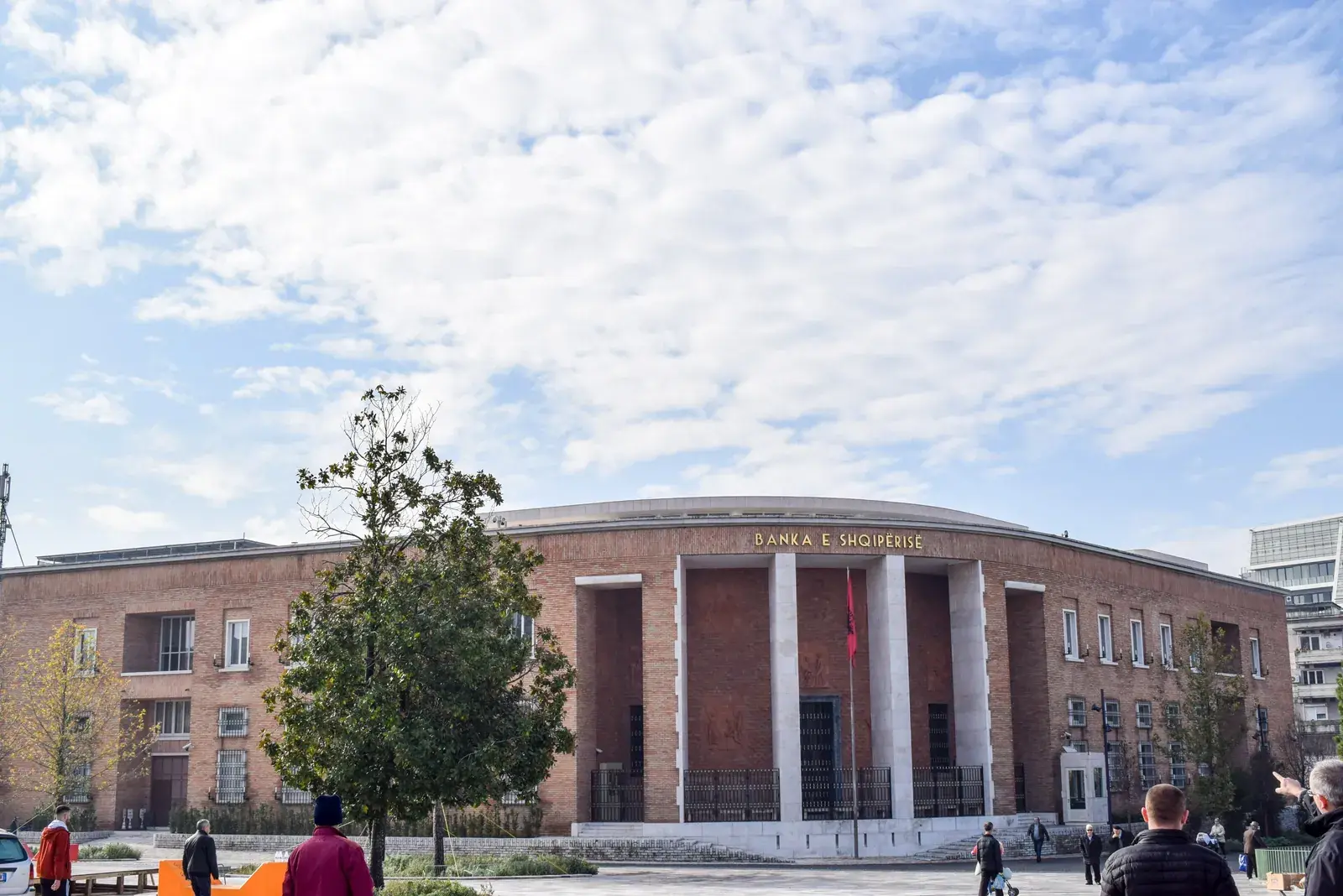 Godina e Bankës së Shqipërisë në sheshin Skënderbej, Tiranë