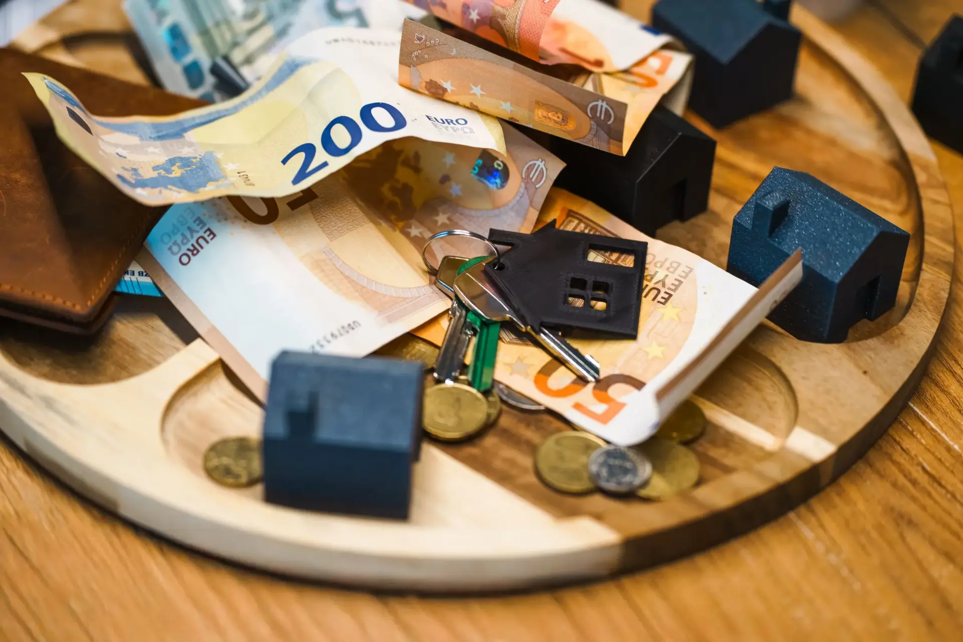 Φόρος ακίνητης περιουσίας στην Αλβανία 2026: πώς υπολογίζεται για το διαμέρισμά σας και πόσο πληρώνετε στα Τίρανα