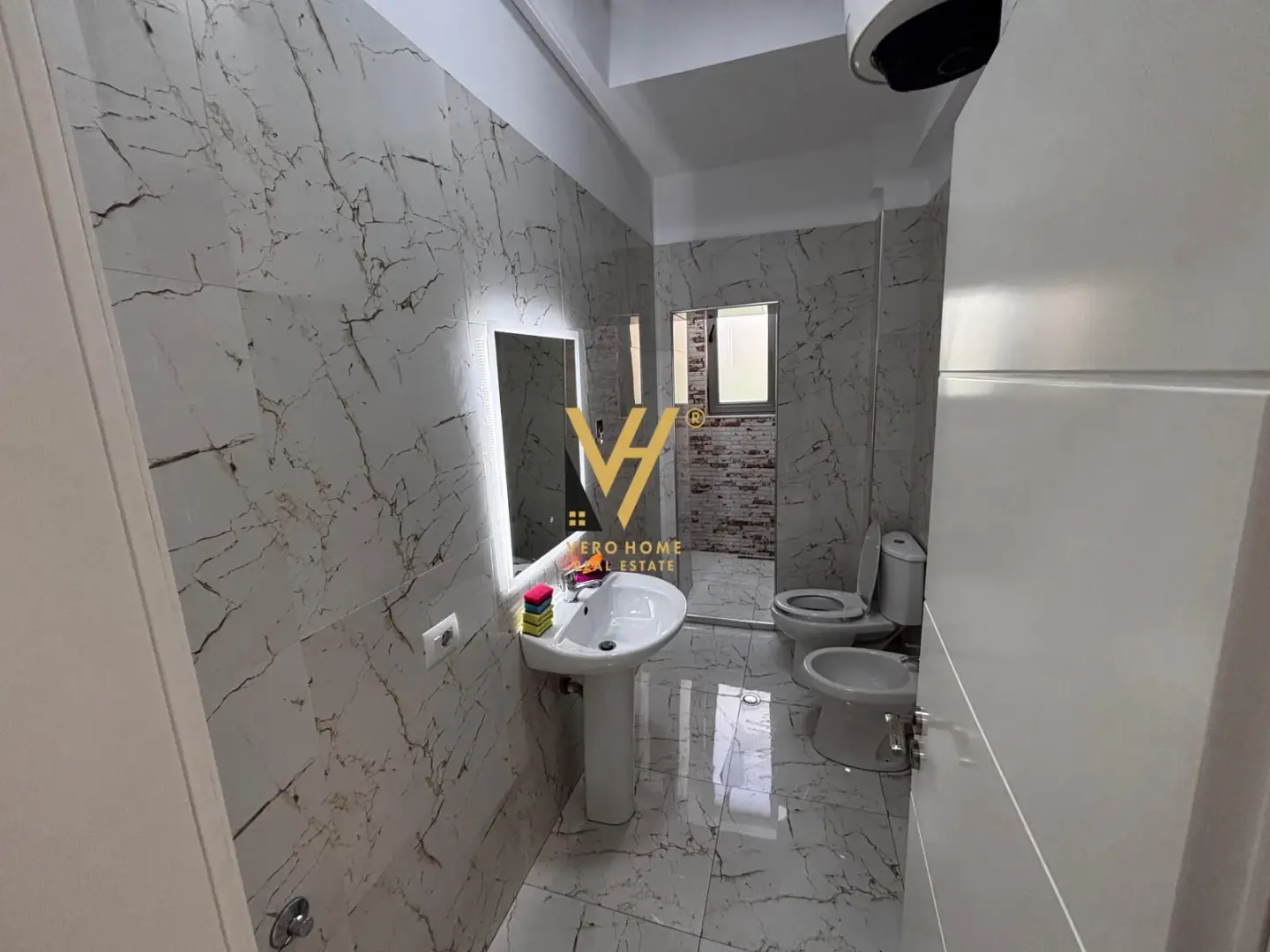 Brendësia, zyrë 75 m² me qira në Medreseja, Tiranë
