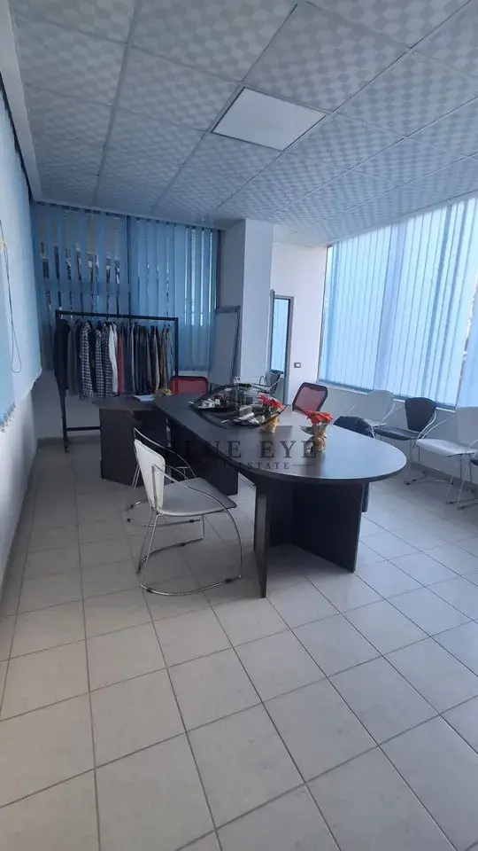 Εσωτερικό, γραφείο 1.400 m² προς ενοικίαση στο Δυρράχιο