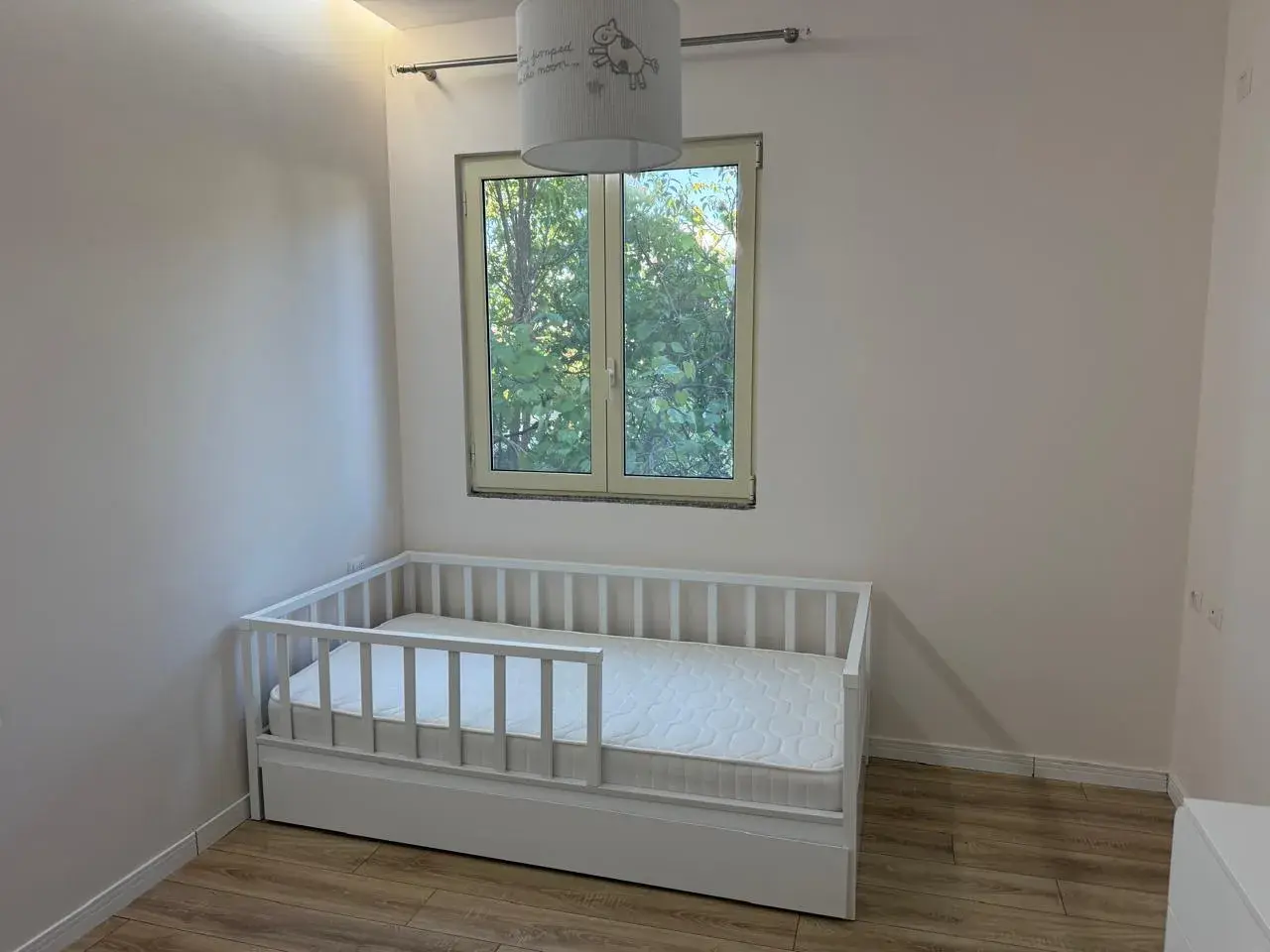 Schlafzimmer, Wohnung 2+1+2 zu vermieten in Kinostudio, Tirana