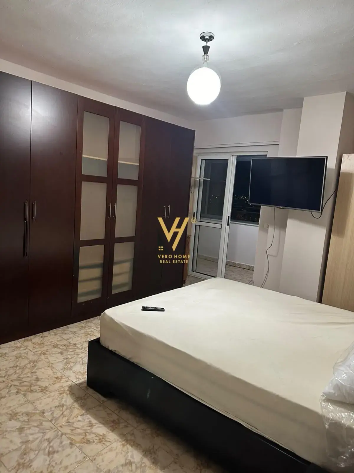 Dhoma e gjumit, apartament 2+1 me qira në Laprakë, Tiranë