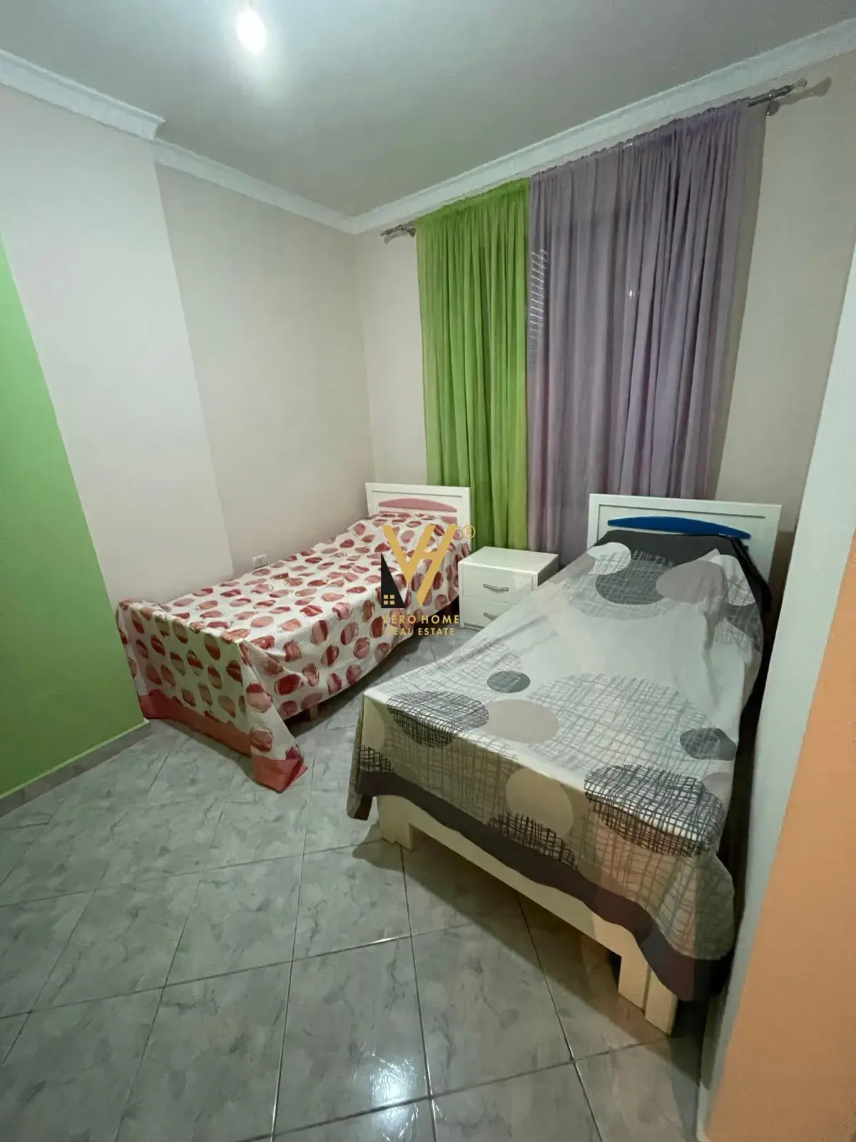 Ndërtesa, apartament 1+1 me qira në Kombinat, Tiranë