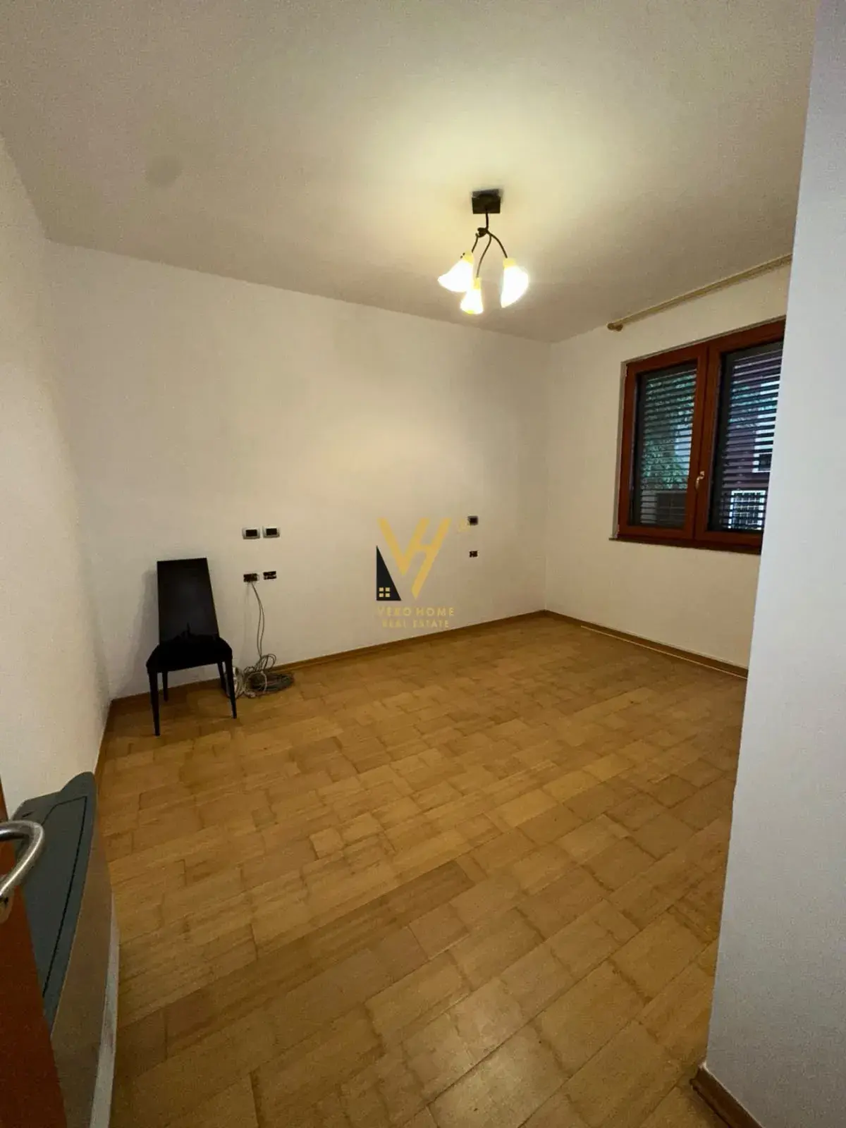 Building, 3+2+2 apartment for rent in Liqeni i Thatë, Tirana
