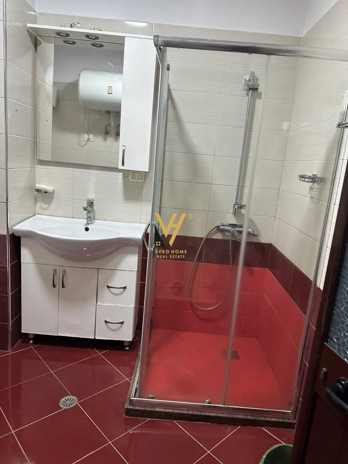 Brendësia, apartament 2+1 me qira në Laprakë, Tiranë