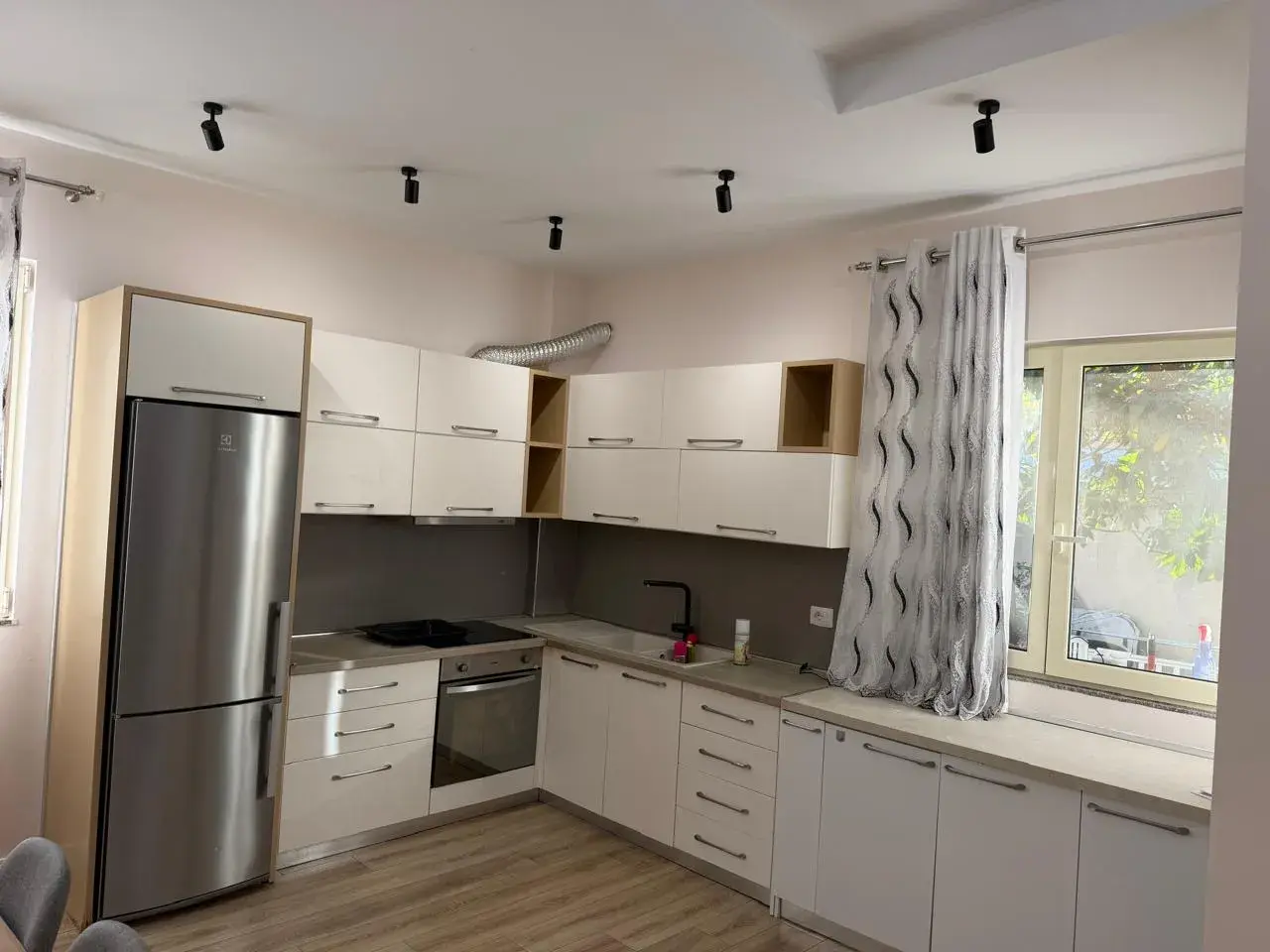 Küche, Wohnung 2+1+2 zu vermieten in Kinostudio, Tirana