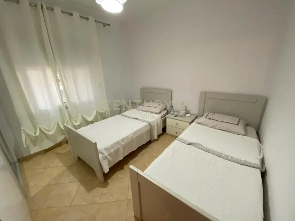 Kuzhina, apartament 2+1 në shitje në Durrës