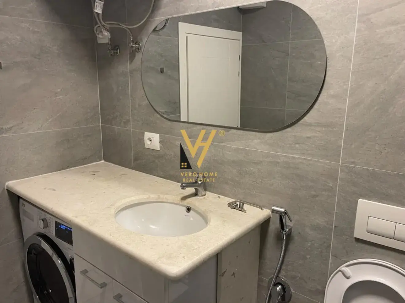 Ndërtesa, apartament 1+1 me qira në Tiranë