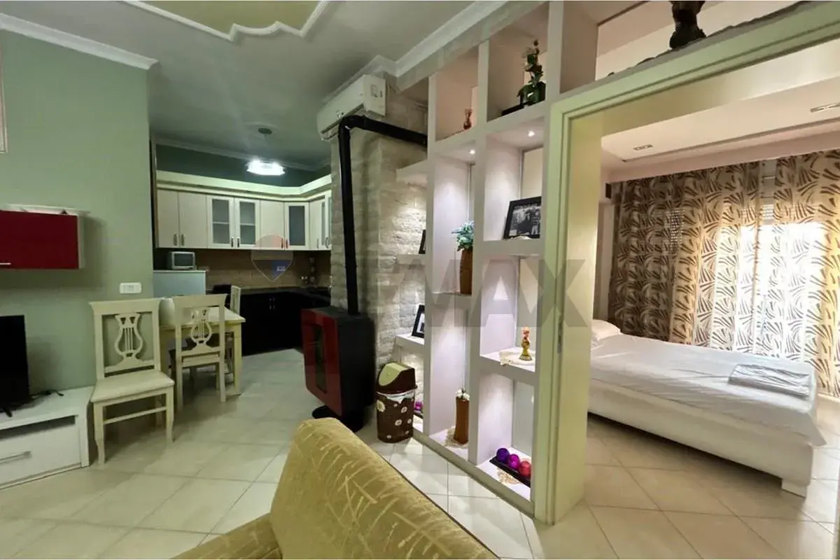 Kuzhina, apartament 1+1 me qira në Skelë, Vlorë
