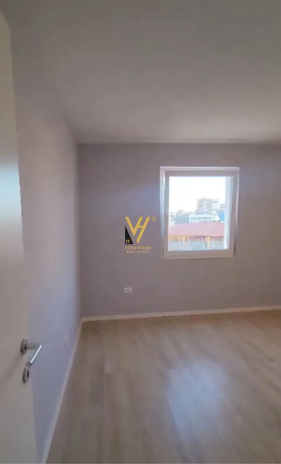 Intérieur, bureau 80 m² à louer à Pazari i Ri, Tirana