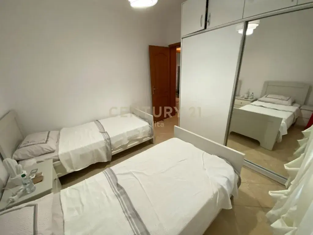 Dhoma e gjumit, apartament 2+1 në shitje në Durrës