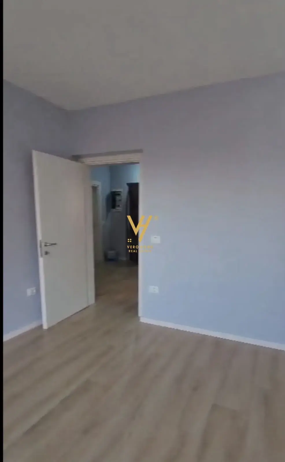 Intérieur, bureau 80 m² à louer à Pazari i Ri, Tirana
