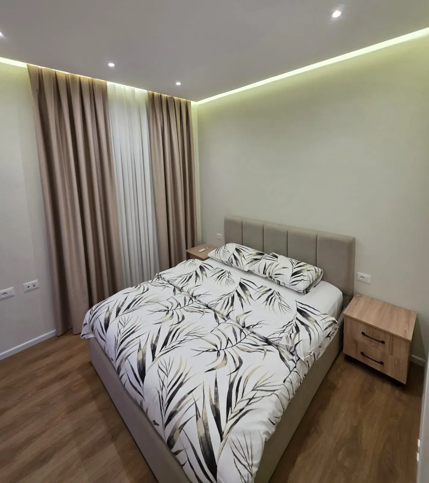 Dhoma e gjumit, apartament 2+1 në shitje në Ali Demi, Tiranë