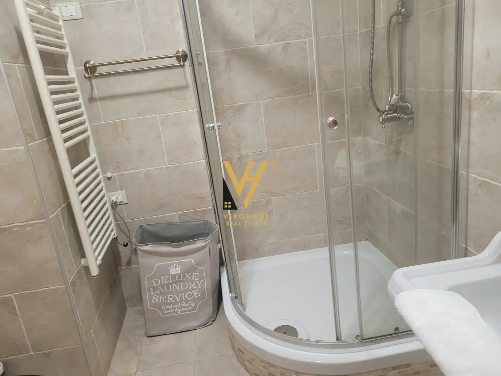 Camera da letto, appartamento 4+2 in affitto a Blloku, Tirana