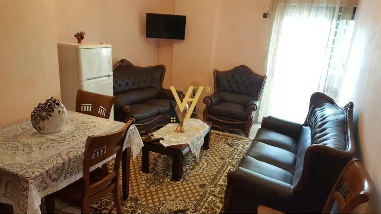 Wohnzimmer, Wohnung 1+1 zu vermieten in Blloku, Tirana