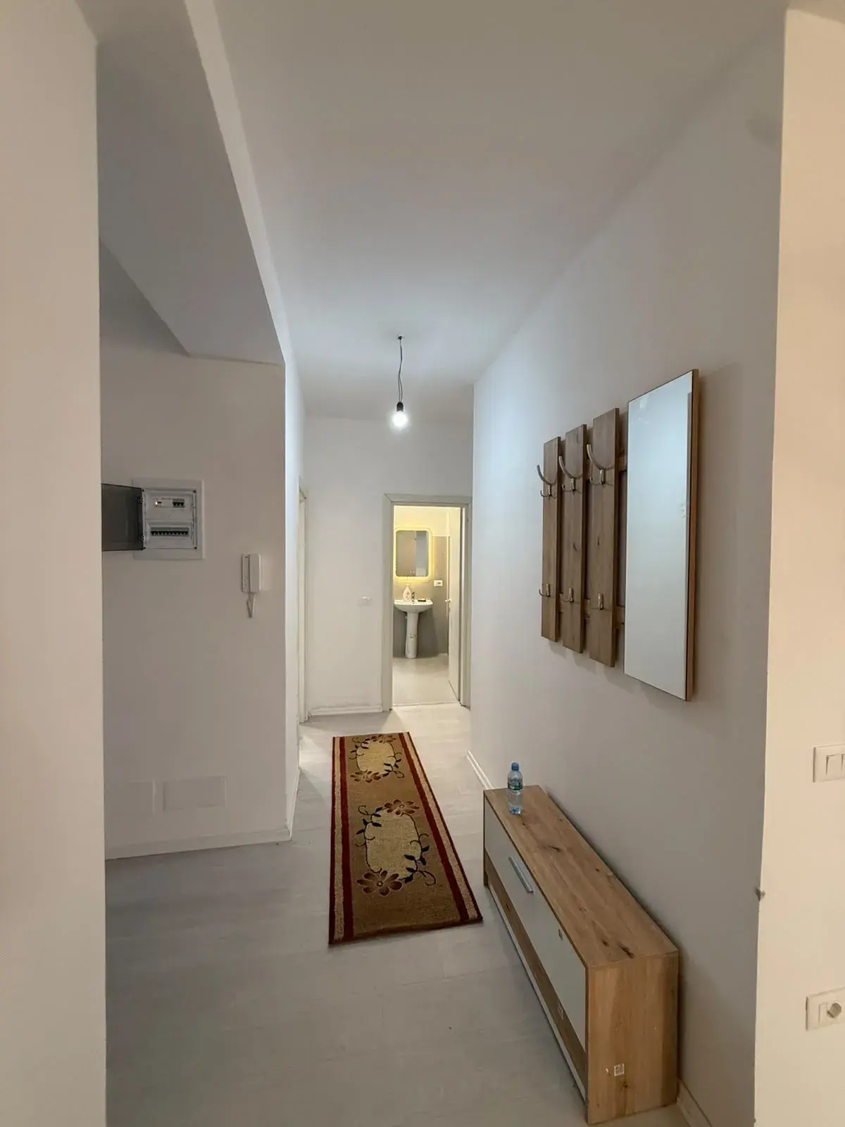 Bagno, appartamento 2+1 in affitto ad Astir, Tirana