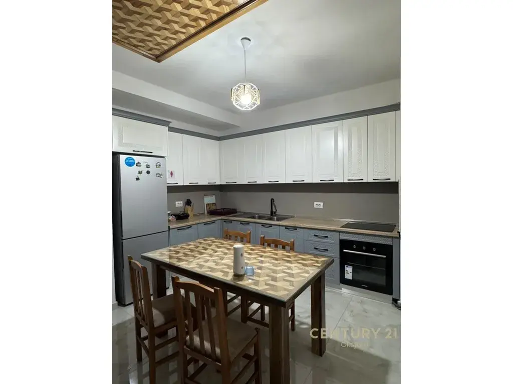Salon, appartement 2+1 à louer à Fresku, Tirana