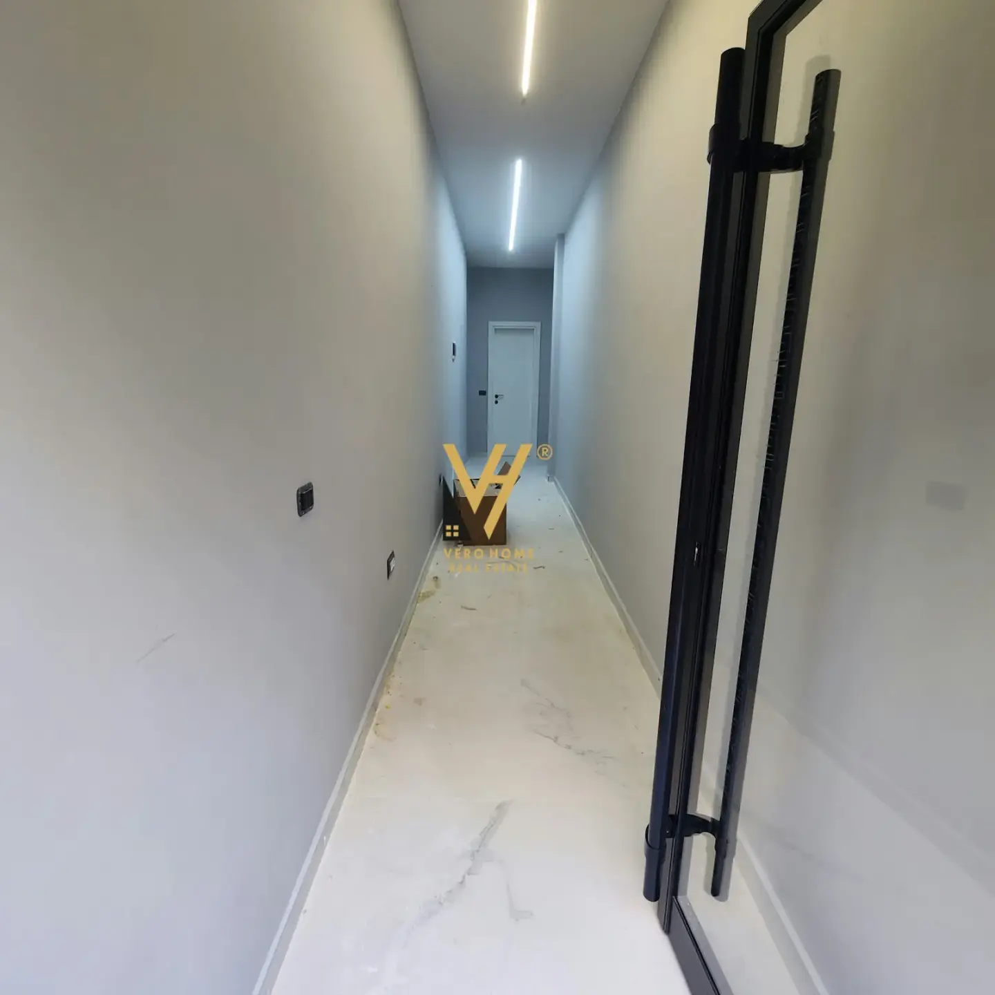 Pamje e jashtme, dyqan 20 m² në shitje në Tiranë