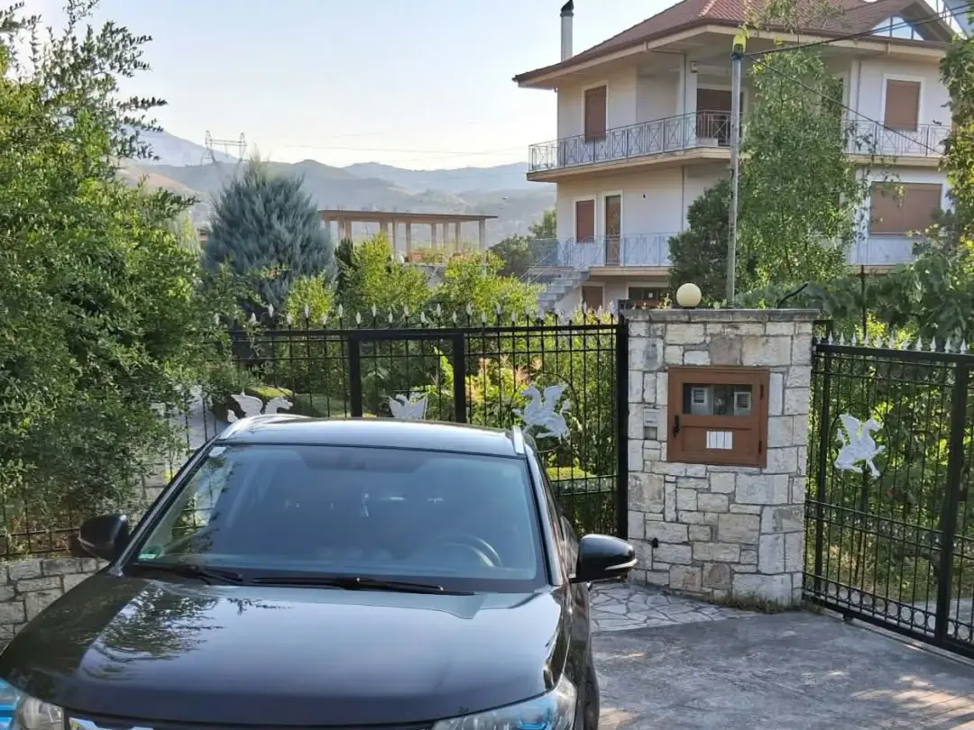 Pamje e jashtme, shtëpi 4+2 në shitje në Elbasan, 8 m²