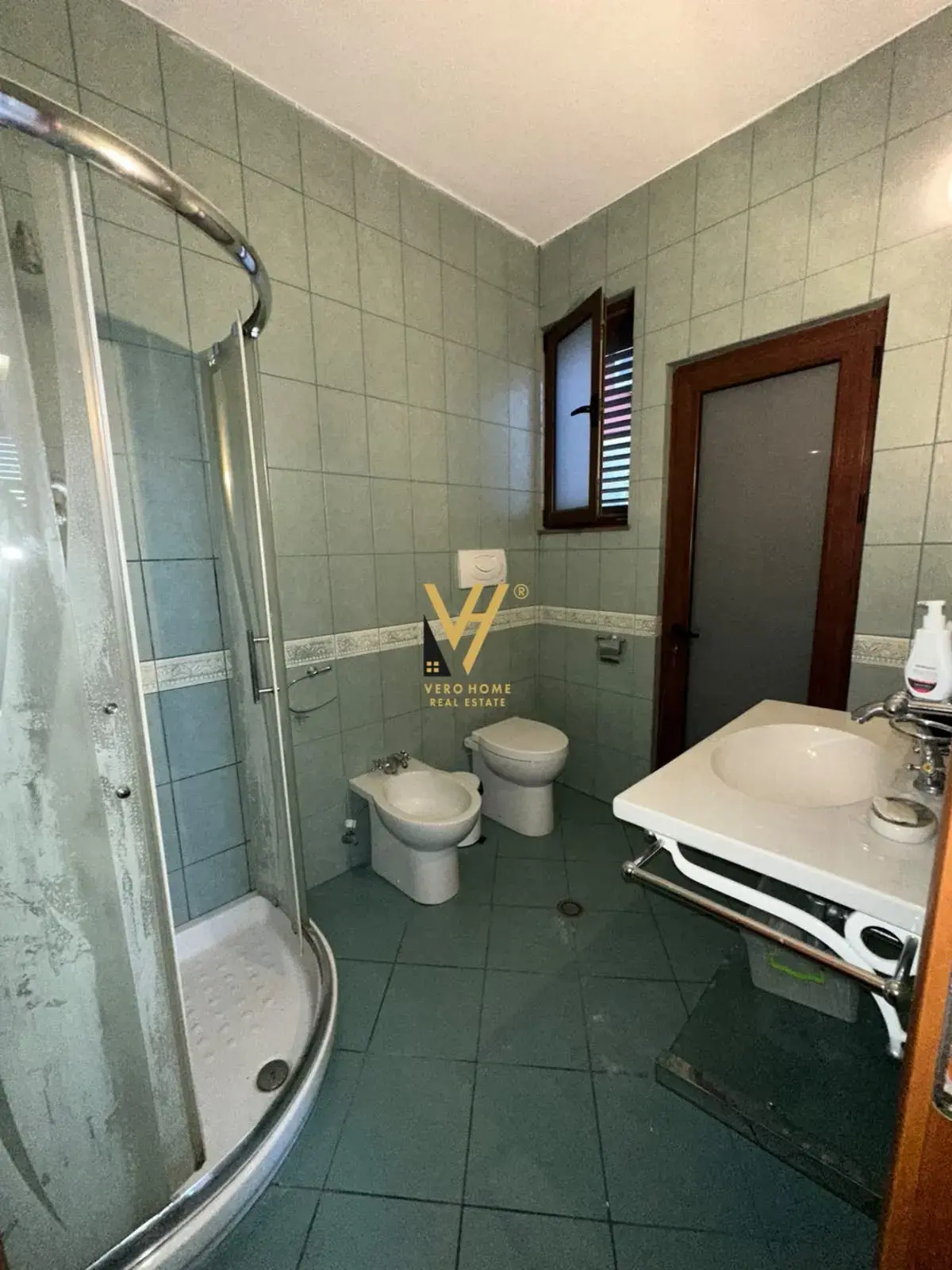 Balcony, 3+2+2 apartment for rent in Liqeni i Thatë, Tirana