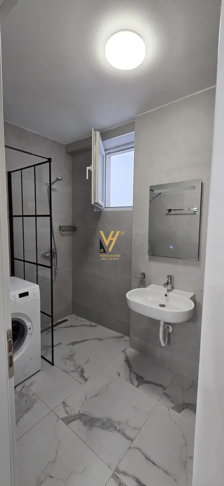 Bagno, appartamento 2+1 in affitto a Liqeni i Thatë, Tirana