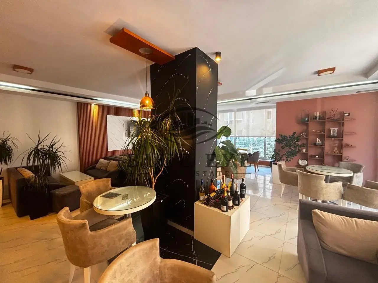 Brendësia, bar / kafe 120 m² me qira në Durrës