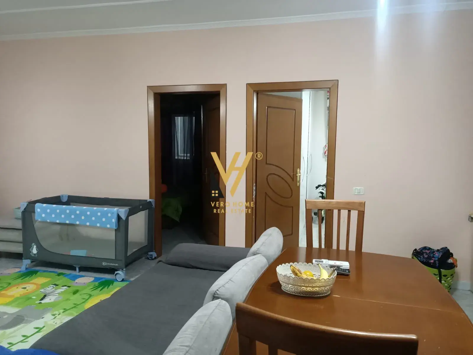 Bagno, appartamento 2+1 in affitto a Komuna e Parisit, Tirana