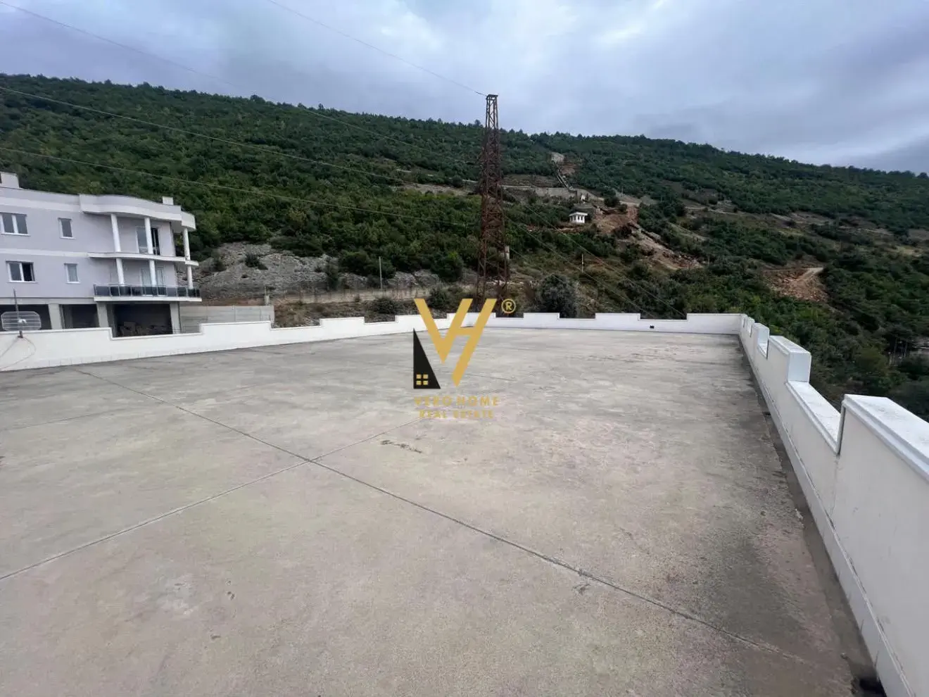 Intérieur, entrepôt 1 200 m² à vendre à Shkozë, Tirana
