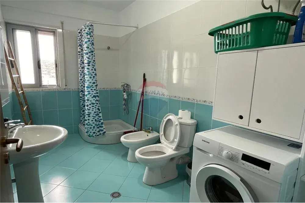 Banjo, apartament 2+1 me qira në Sheshi i Flamurit, Vlorë