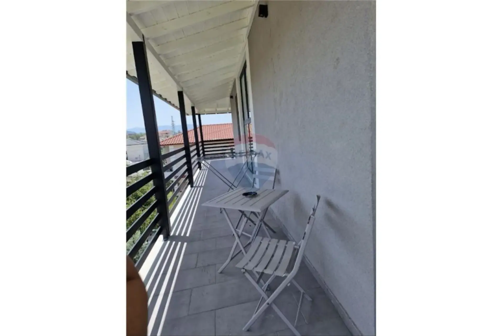 Interni, hotel 375 m² in vendita a Valona