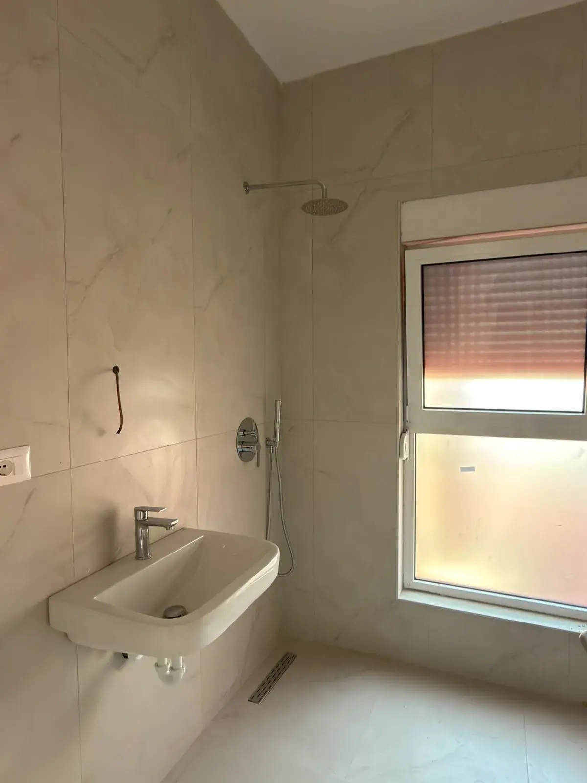 Balcon, appartement 1+1 à vendre à Ali Demi, Tirana