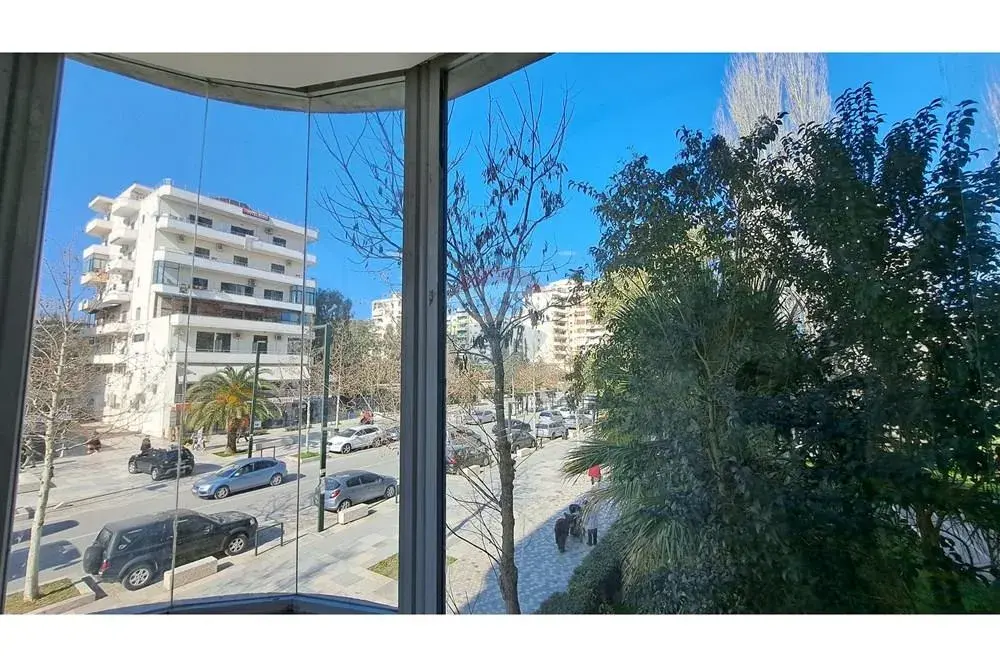Innenansicht, Büro 100 m² zu vermieten in Skelë, Vlora