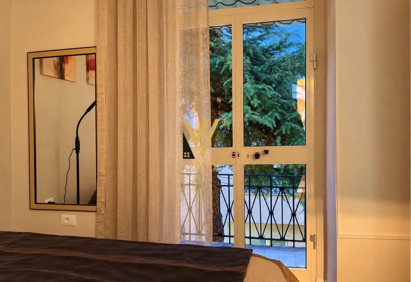 Camera da letto, appartamento 1+1 in affitto a Blloku, Tirana