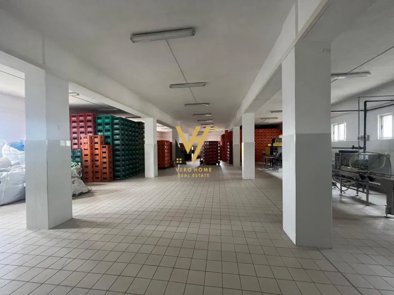 Brendësia, magazinë 1,200 m² me qira në Shkozë, Tiranë